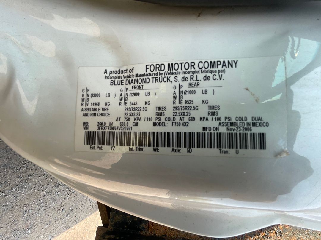 2007 FORD F750 XLT Flat Bed - Image 12